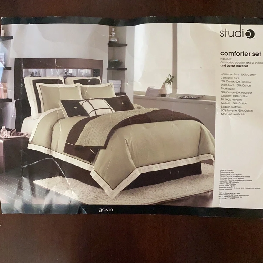 Studio Queen Comforter Set - Picture 3 of 5